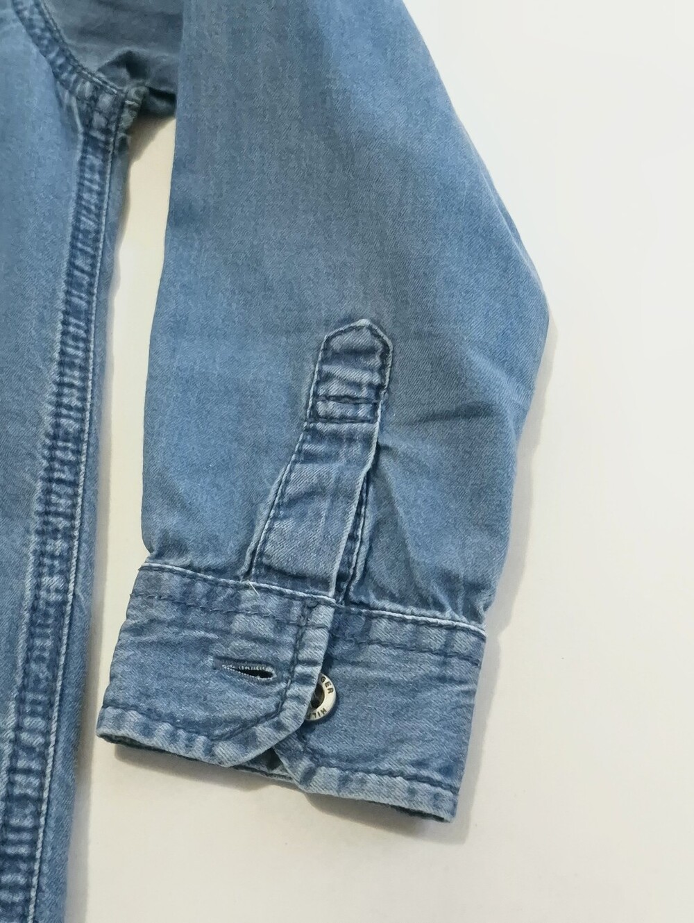 Tommy Hilfiger Boys Denim Shirt Size 5 Long Sleeve Blue Jean Button Up Cotton - Picture 13 of 14